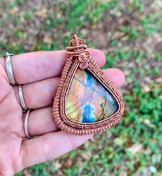 "COLLEEN" Labradorite Pendant