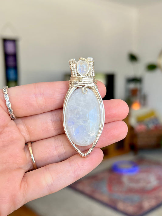 Elsa Moonstone Pendant