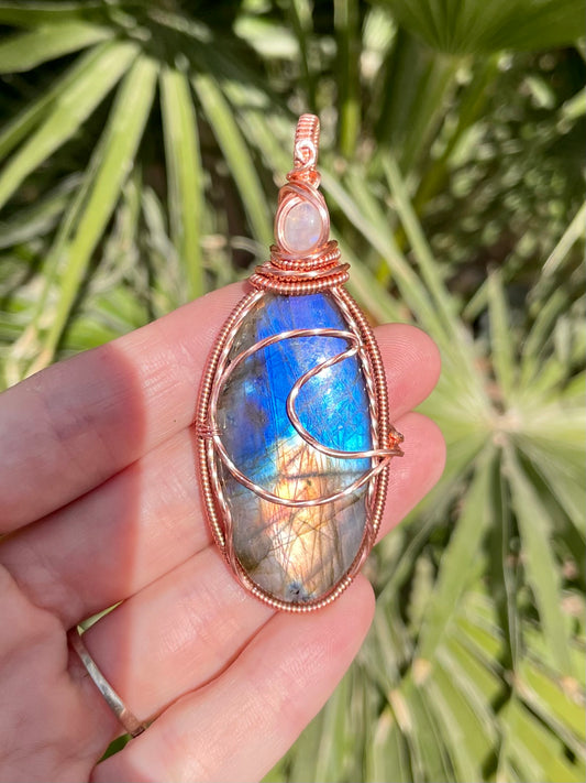 “Selene” Labradorite and Moonstone Pendant