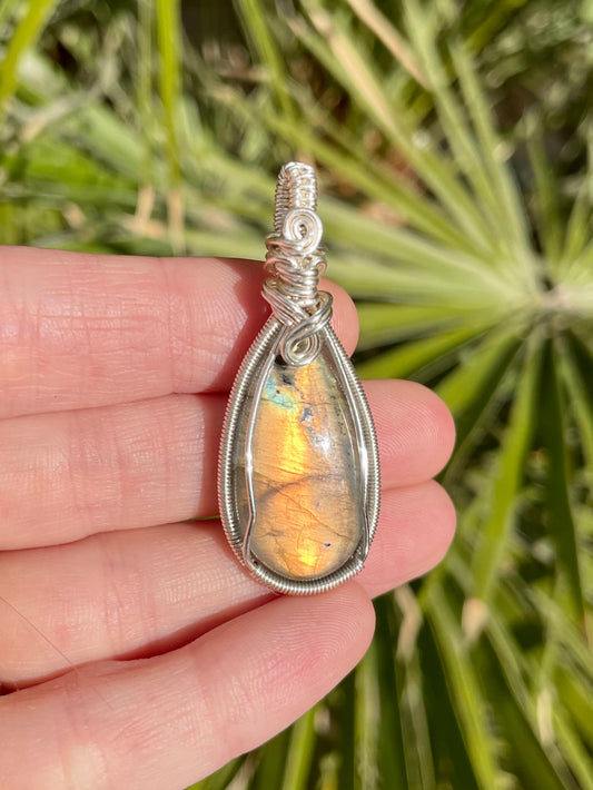 Silver Labradorite Pendant